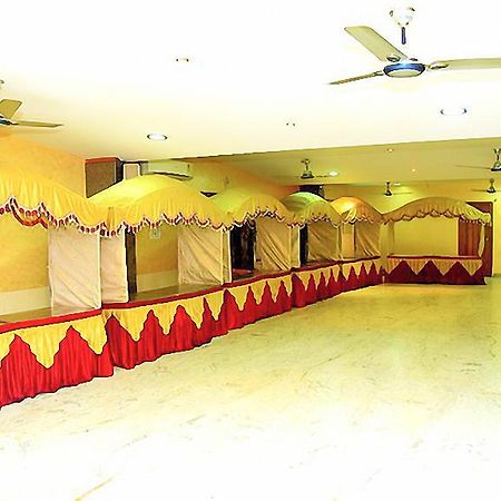 Hôtel Sindhu Towers à Vellore Extérieur photo